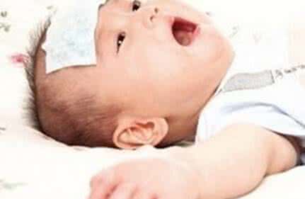 两个月宝宝发烧竟成植物人，因为妈妈这个举措！